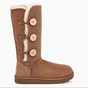Classic UGG Bailey Button Triplet tall - chestnut